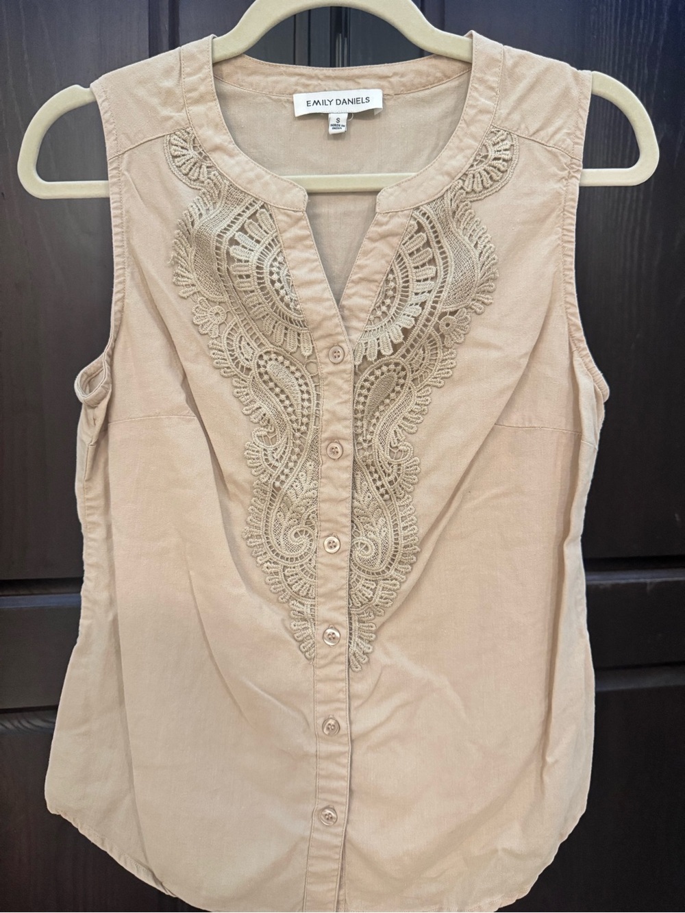 Emily Daniels Sleeveless Embroidered Button-Down Top in Beige